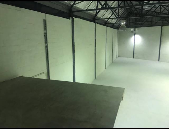 333M² WAREHOUSE RENTED IN WOODSTOCK